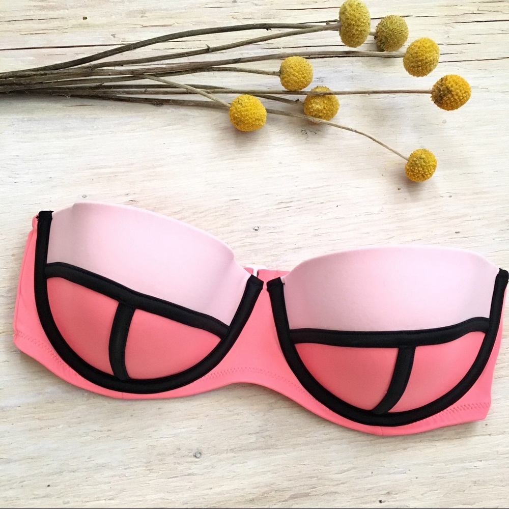 SALE ‼️- Victoria’s Secret-32DD Bikini Crop Top 👙